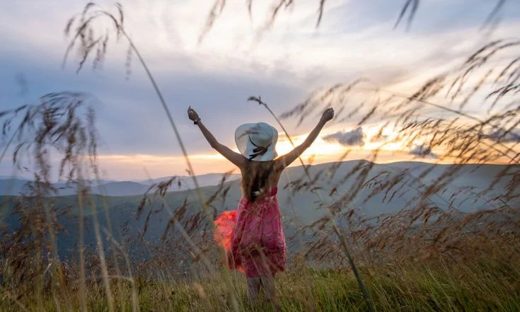 image about 🌅 حاجات بسيطة بتخلي حياتك أهدى: تغييرات صغيرة بتفرق أكتر ما تتخيلي