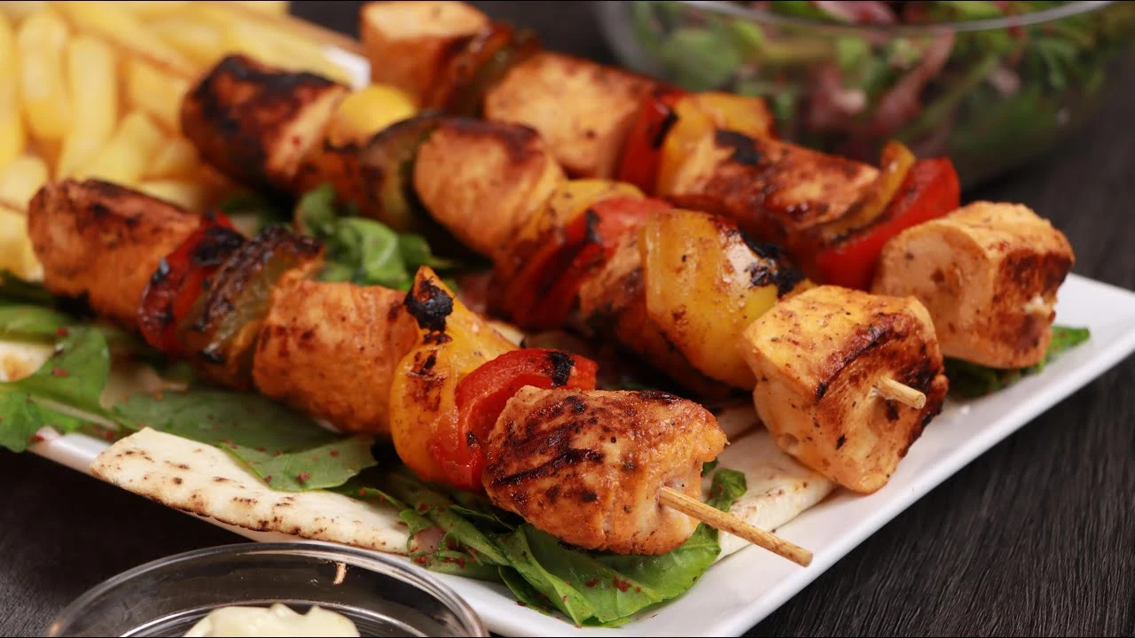 image about سر التتبيلة الأصلية.. طريقة عمل الشيش طاووق في البيت مثل المطاعم (خطوة بخطوة)