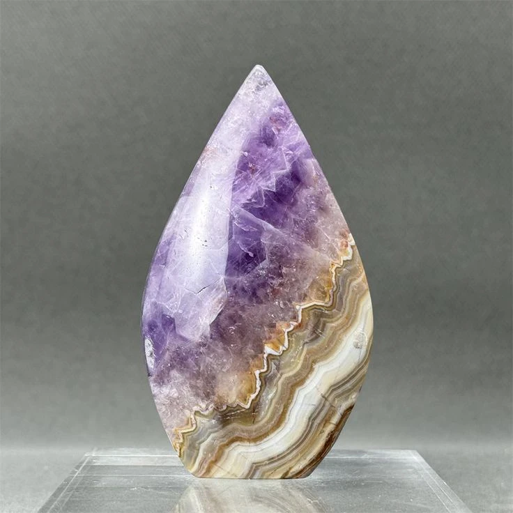 image about الكــوارنــز… حجر العالم الواسع