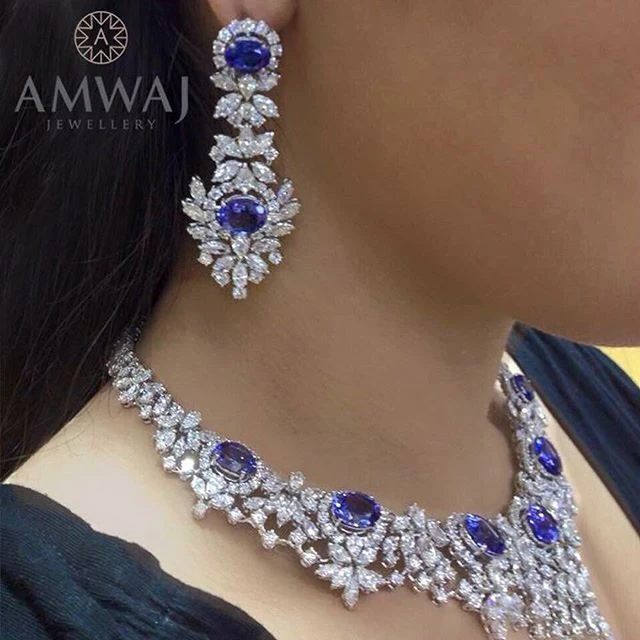 image about 🌌 التنزانايت: جوهرة نادرة تجمع بريق السماء ولون المحيط