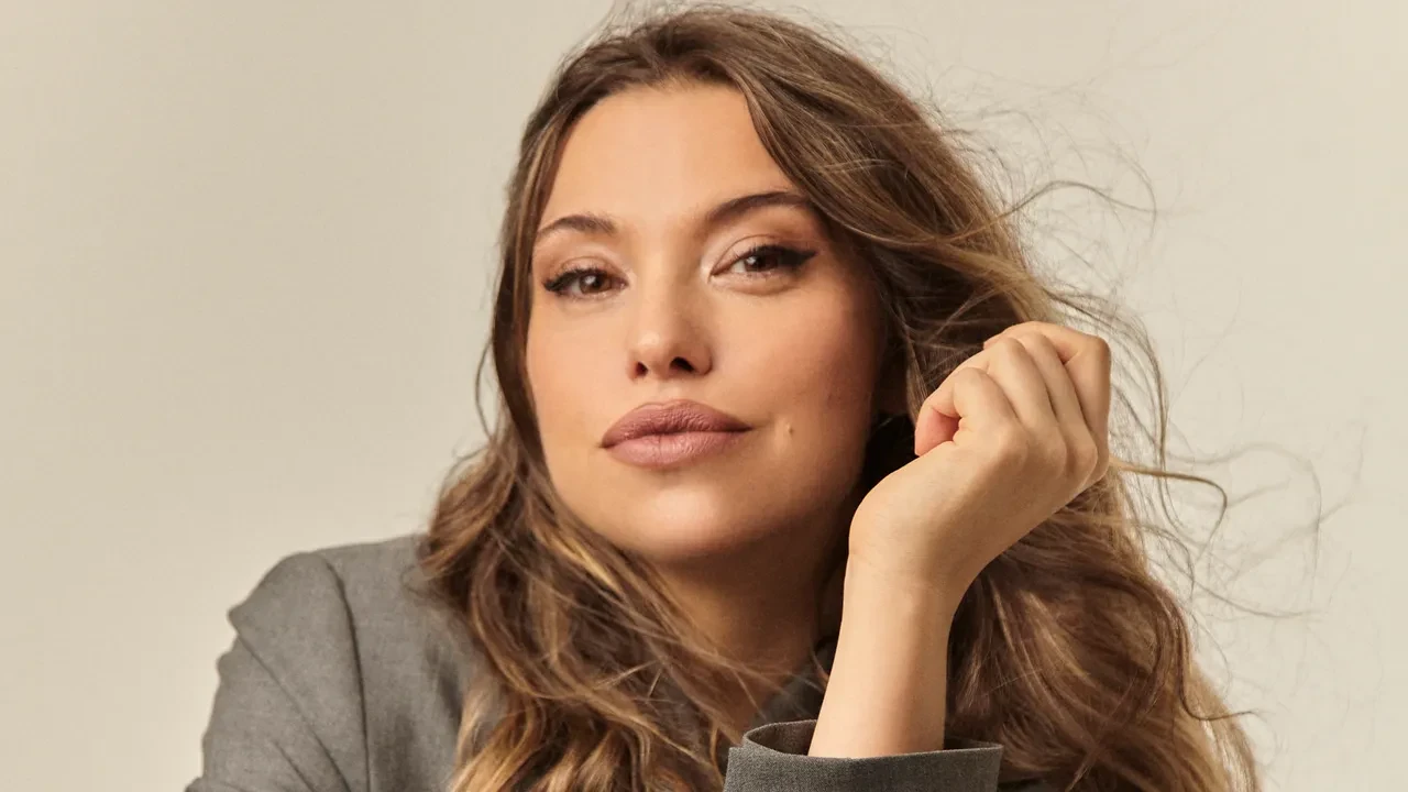 image about التحدي الحقيقي يكمن في حب النساء لبعضهن البعض في عالم يسعى جاهدا لجعلنا نكره بعضنا البعض