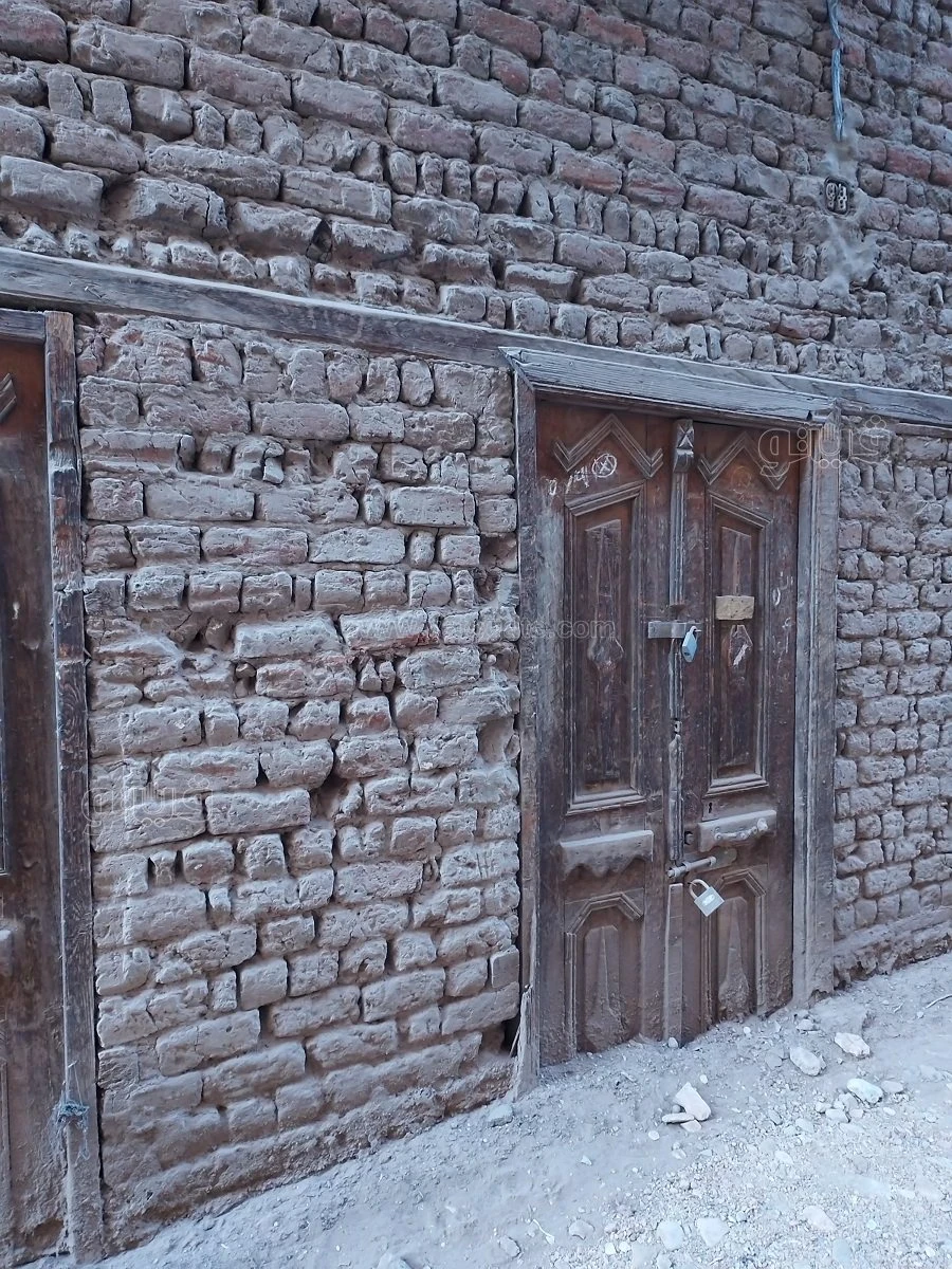 image about ظل في وسط القرية