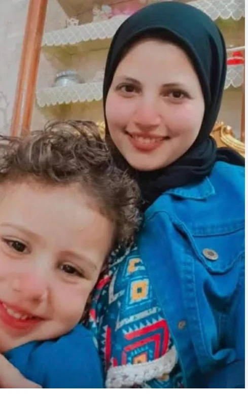 image about عنوان مناسب: **شاحن الهاتف يتحول إلى قاتل صامت.. مأساة وفاة أم وابنها بسبب ماس كهربائي**