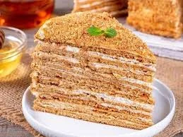 image about 🍯 كيكة العسل - حلوى منزلية بنكهة دافئة وقوام طري يناسب كل الأوقات 🍰✨