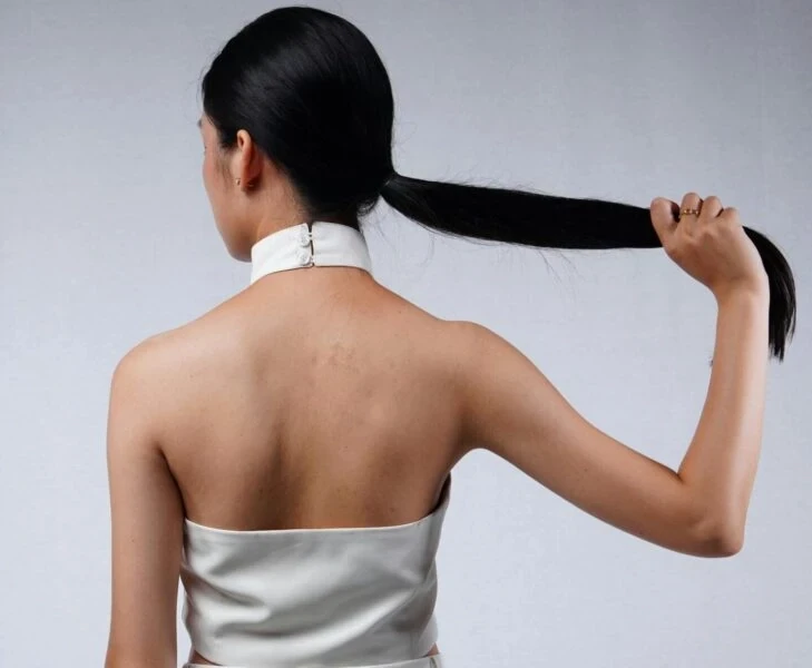 image about يذهب الإجهاد المزمن إلى الرأس: هذه هي الطريقة التي يبتلع بها الكورتيزول صحة فروة الرأس ويضعف الشعر