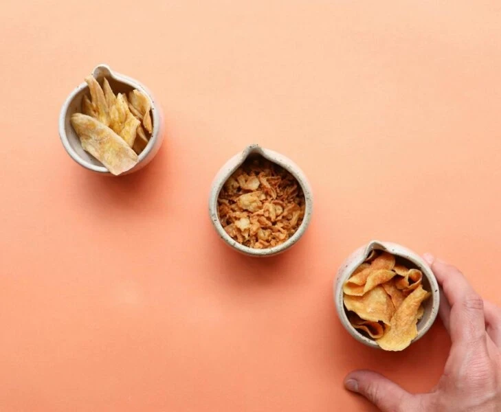 image about  رقائق البطاطس أو الزيتون: المعركة بين قنبلة السعرات الحرارية والملح و 'أوزمبيك البار'