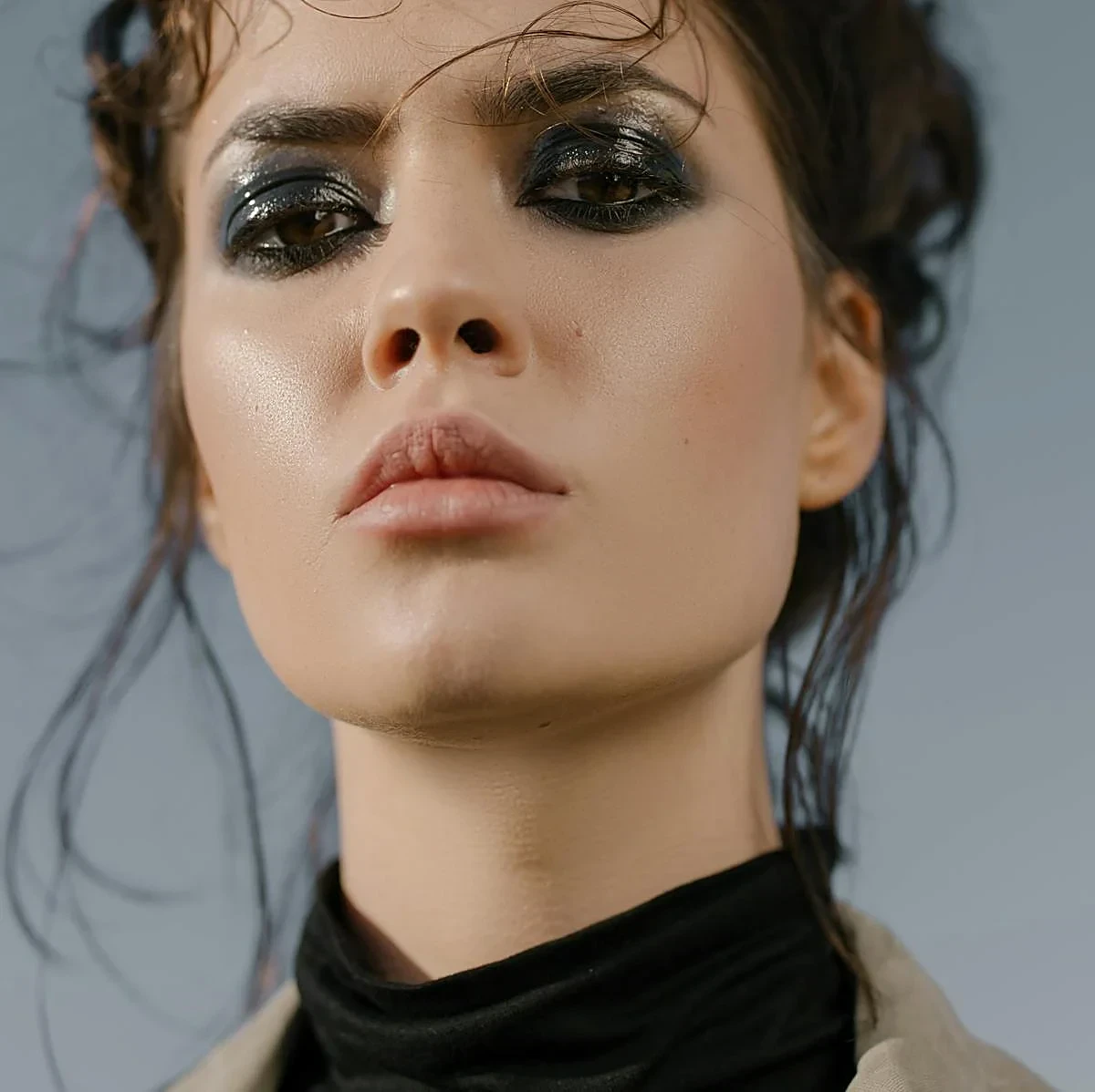 image about  نمط الحياة الحالي ، مع مستويات عالية من التوتر والتلوث وسوء التغذية وقلة الراحة ، له تأثير مباشر على الجلد