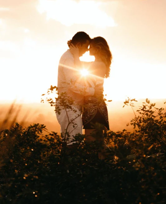 image about بين نبضة قلب ونظرة عين… قصة حب واقعية خطفت القلوب