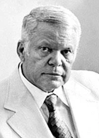 image about يوسف السباعي: الرومانسية الواقعية وحدودها في الرواية العربية