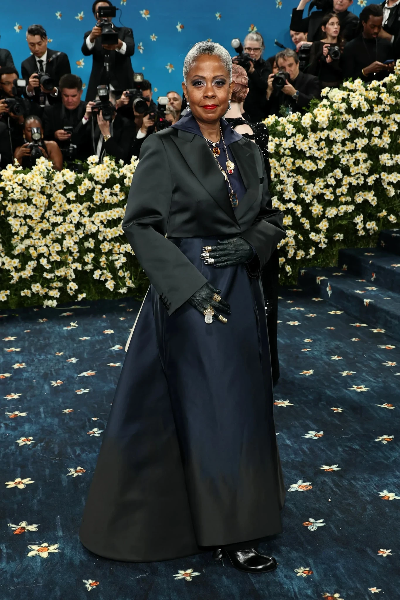 image about باقى من الزمن ثلاث أشهر لنستقبل الحفل السنوى لمعهد Metropolitan Art