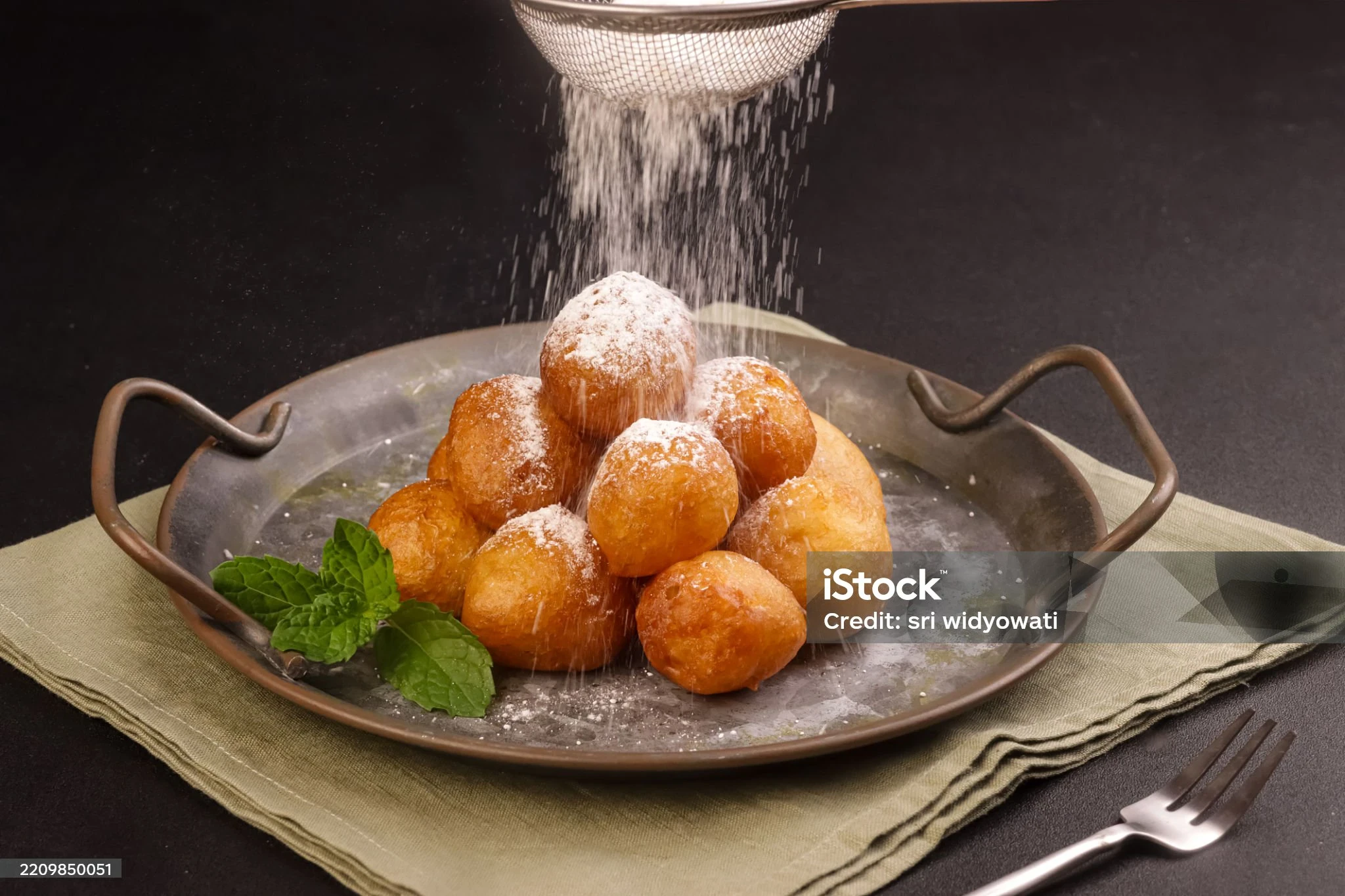 image about طريقة عمل لقمة القاضي المقرمشة في البيت بخطوات سهلة وناجحة.