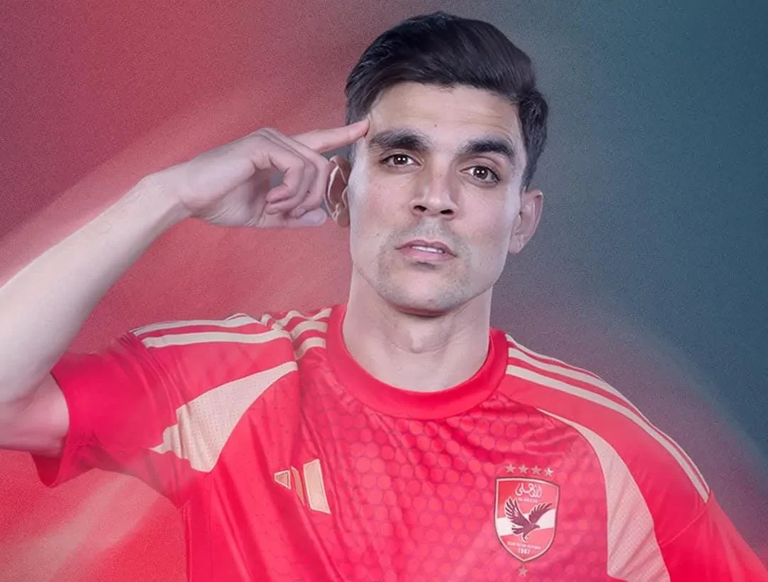 image about أشرف بن شرقي (مواليد 24 سبتمبر 1994) هو لاعب كرة قدم مغربي يلعب في مركز الجناح أو الوسط الهجومي لصالح النادي الأهلي الذي ينافس في الدوري المصري الممتاز.