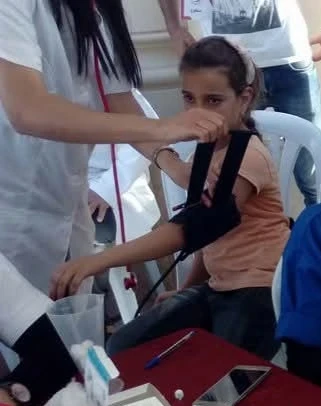 image about حين اعتصر السوار الأزرق ذراعي الصغيرة: تجربتي الأولى مع ارتفاع ضغط الدم في عمر السابعة