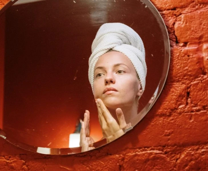 image about النحاس يتحدى الريتينول: منافس فعال وهادئ للتجاعيد الناضجة