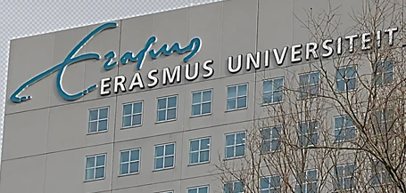 image about إراسموس روتردام: قصة رائد النزعة الإنسانية الذي مهد لعصر النهضة.