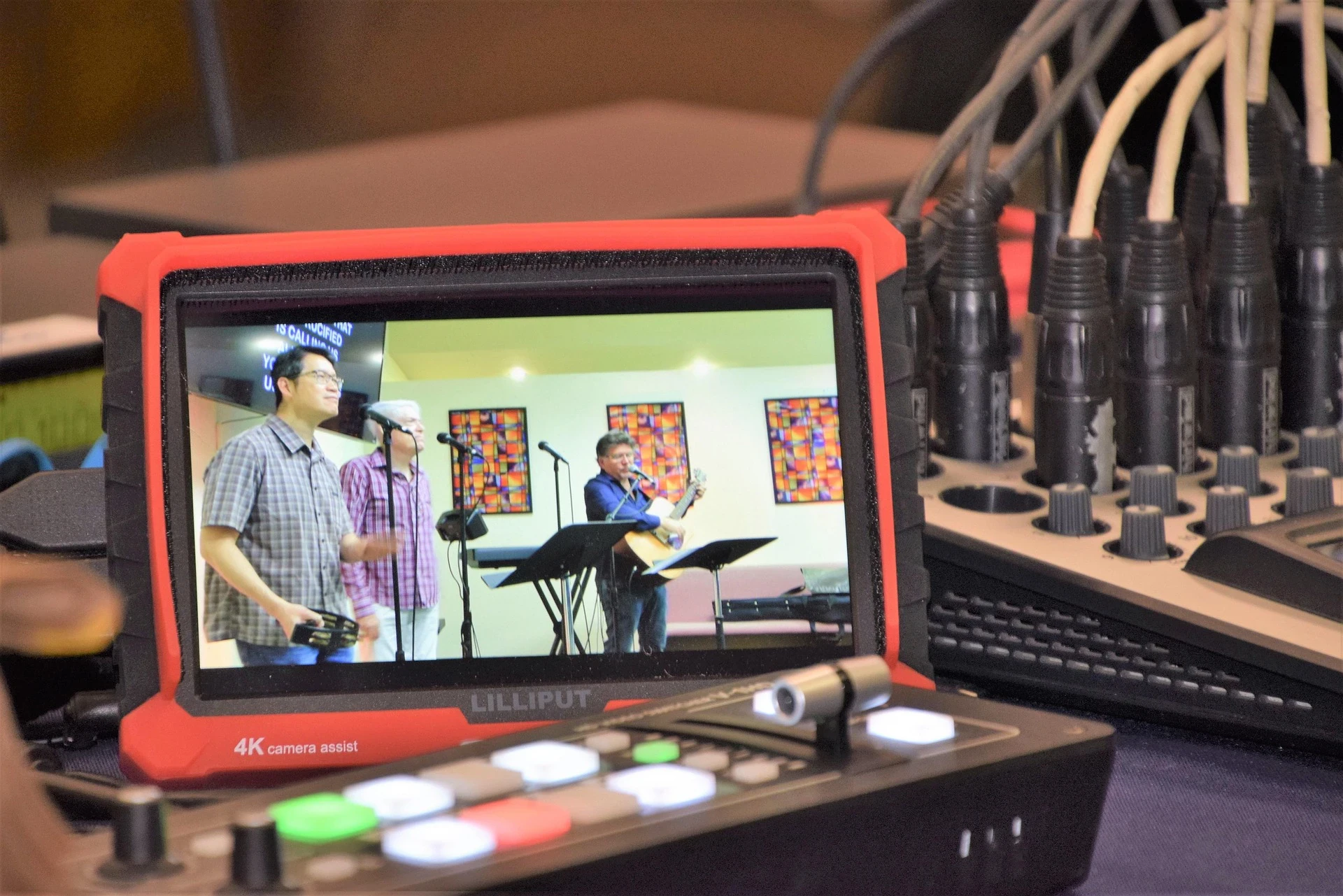 image about 🚀 صناعة المحتوى في 2026: دليلك الشامل لبناء جمهور وتحقيق الربح من الإنترنت