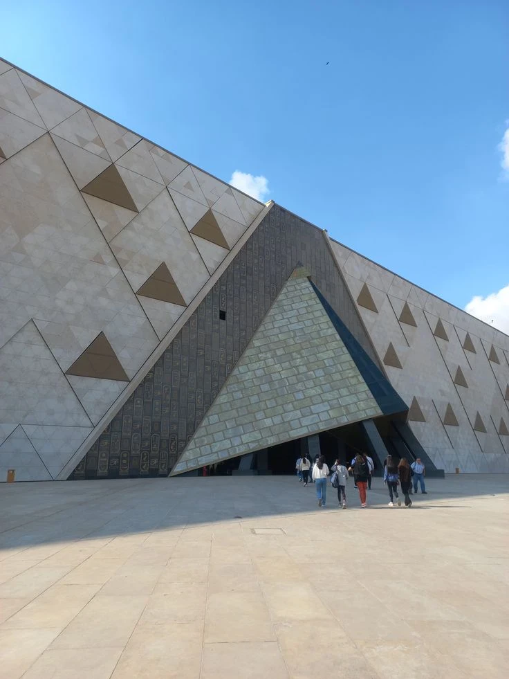 image about المتحف المصري الجديد(GEM): عيش التاريخ وكأنك جزء منه 🏺✨