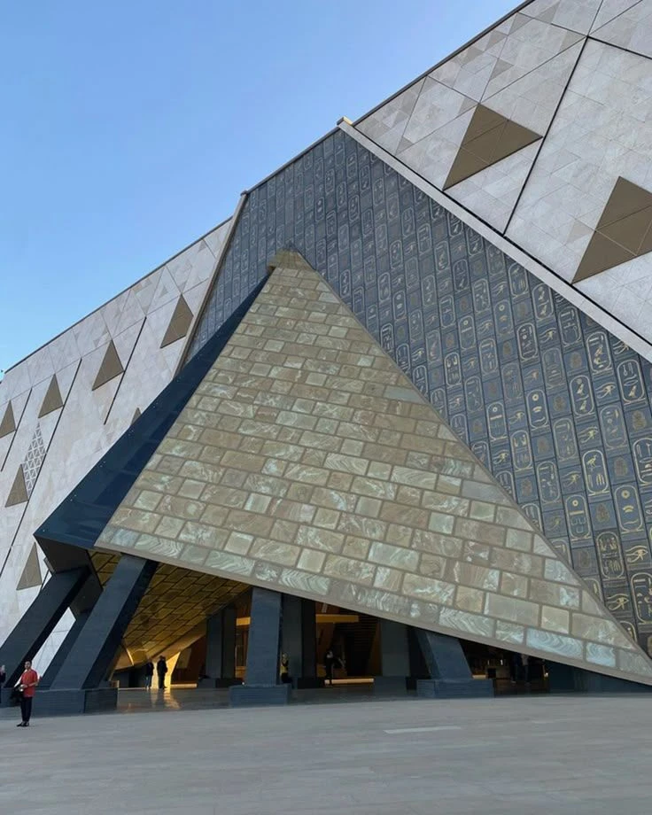 image about المتحف المصري الجديد(GEM): عيش التاريخ وكأنك جزء منه 🏺✨