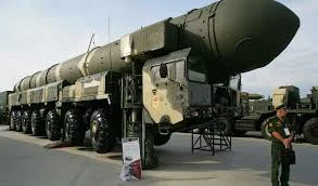 image about الصواريخ الباليستية أسلحة بعيدة المدى مصممة لنقل رؤوس حربية تقليدية أو نووية