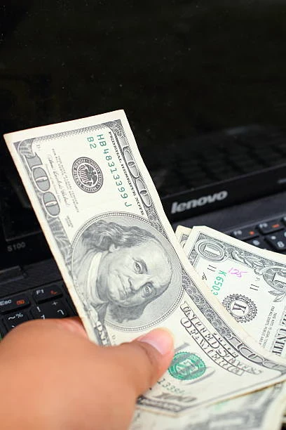 image about 💵 كيف تحقق دخلًا شهريًا من الإنترنت يصل إلى 1000 دولار؟ | دليل عملي للمبتدئين