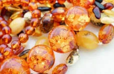 image about حجر الكهرمان: كنز الطبيعة الساحر وفوائده واستخداماته 