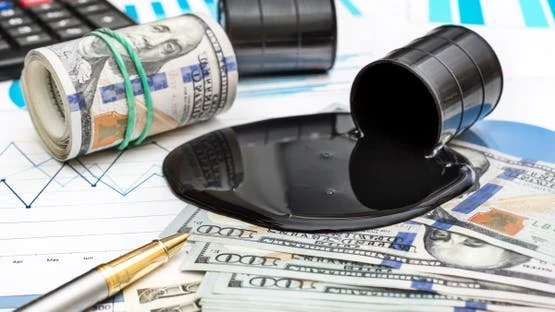 image about رهانات الأسواق تشتعل.. عقود النفط تسعّر سيناريو 150 دولاراً وسط اختناق هرمز