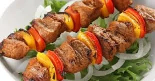 image about 🍢 طريقة عمل الشيش طاووق | وصفة لذيذة بتتبيلة مثالية 🔥