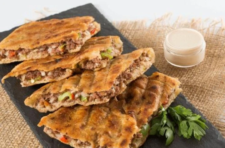 image about الحواوشي المصري الأصلي: سر الطعم اللي مكسر الدنيا وطريقة عمله في البيت خطوة بخطوة 