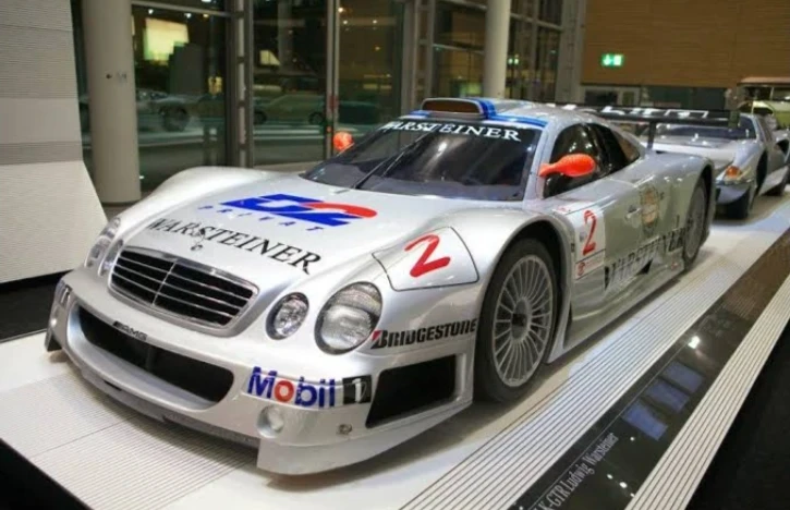 image about أسطورة السرعة النادرة: مرسيدس CLK GTR بين عالم السباقات والطريق
