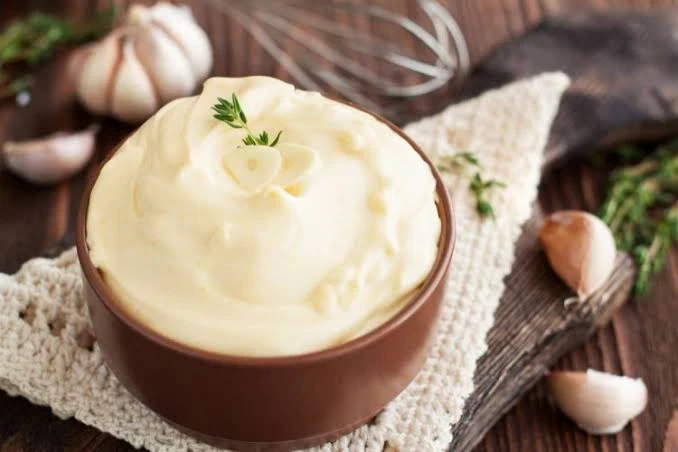 image about أسرار عمل التوميه السورية الأصلية في المنزل: طريقة المطاعم السريعة والناجحة 100%