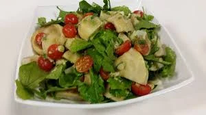 image about سلطة الخرشوف بالطماطم: طبق صحي يجمع بين الطعم اللذيذ والفوائد الغذائية