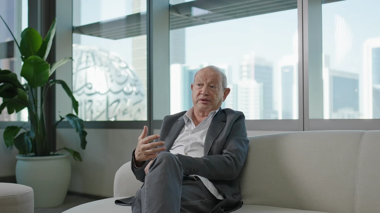 image about نجيب ساويرس: إمبراطور الأعمال الذي طوع التحديات ليصنع المجد