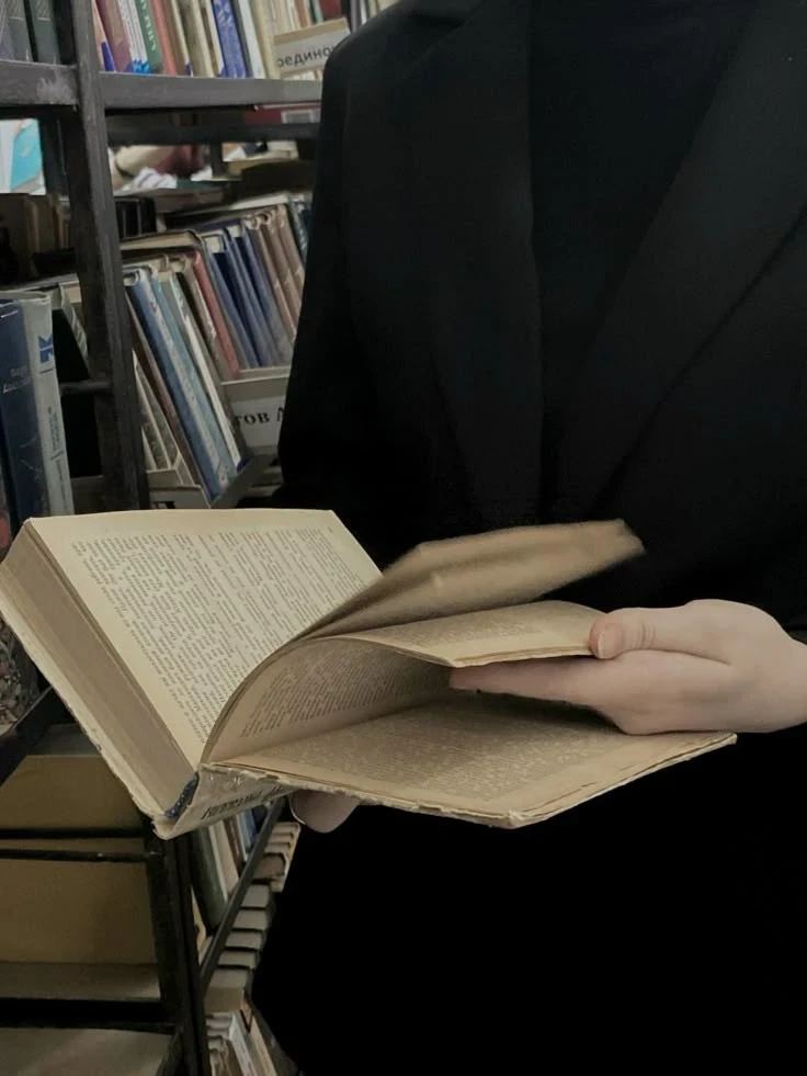 image about القراءة… نافذة صغيرة تهزم   ضيق الواقع