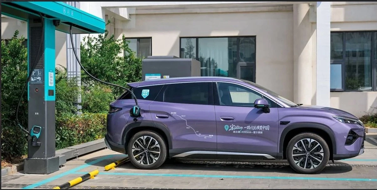 image about ثورة التقنية الكهربائية: كيف أعادت BYD Song Ultra EV تعريف مفاهيم المدى والشحن السريع