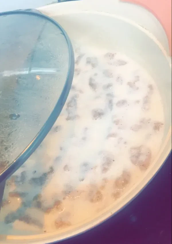 image about 🍲 مرقوق بالحليب | وصفة تراثية بطعم غني وسهلة التحضير