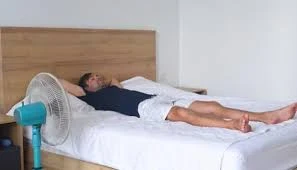 image about النوم مع المروحة طوال الليل… عادة يفعلها الملايين لكنها قد تسبب مشكلات مزعجة!