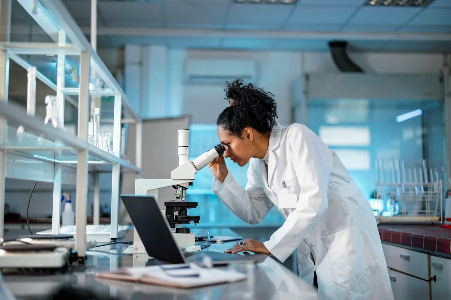 image about الحوسبة الكمومية: التقنية الثورية التي ستغيّر مستقبل العالم الرقمي بحلول 2035