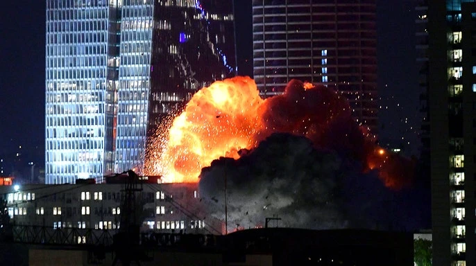image about نار لا تهدأ.. إسرائيل تشن ضربات على قلب إيران والرد آتٍ لا محالة