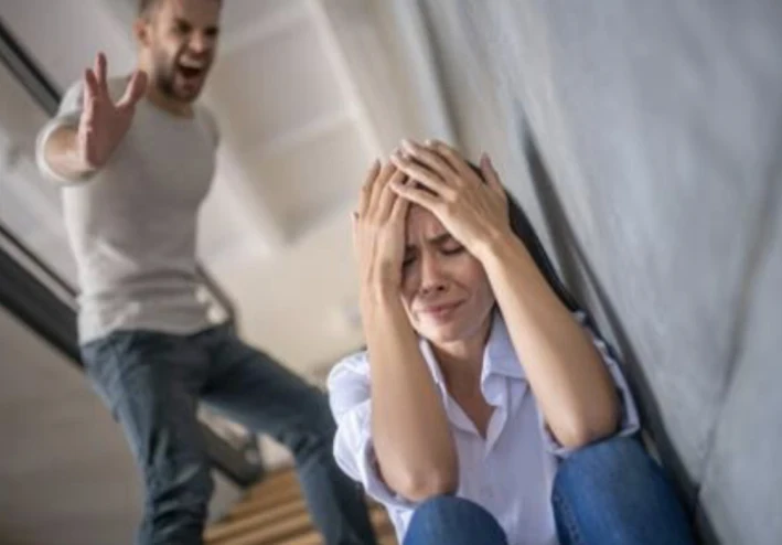 كيفيه الخروج من العلاقات السامه