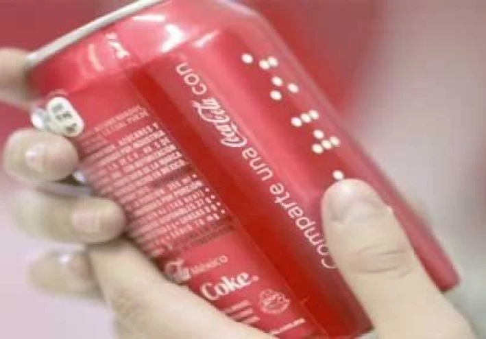 ١٠ أسباب تمنع عشانهم شرب المياه الغازية.
