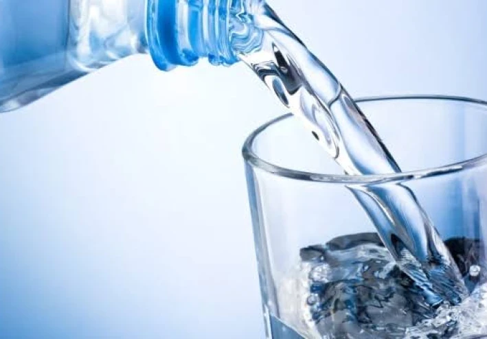 العناية بالبشرة و علاقتها بشرب الماء