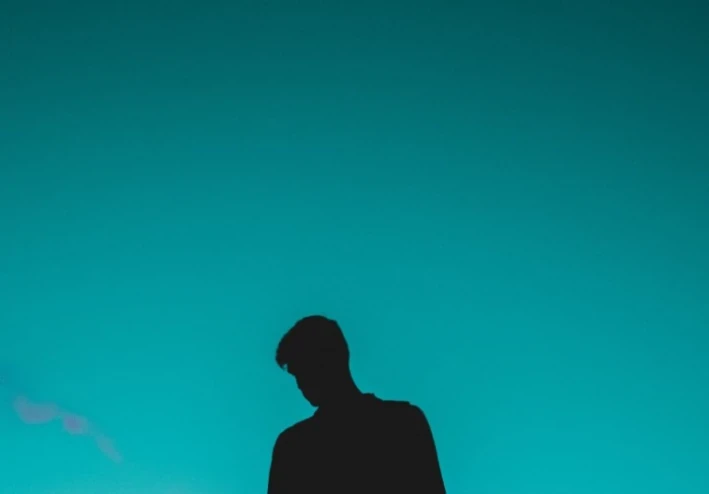 مرحلة التغير في الإنسان عند سن المراهقة