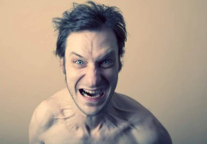 السيكوباتية و ماهى وكيفيه التعامل مع الشخص السيكوباتى