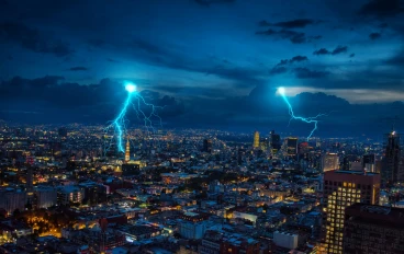 ديناميكيات القوة: تحليل تشكل وآثار العواصف الرعدية كظاهرة جوية كبرى