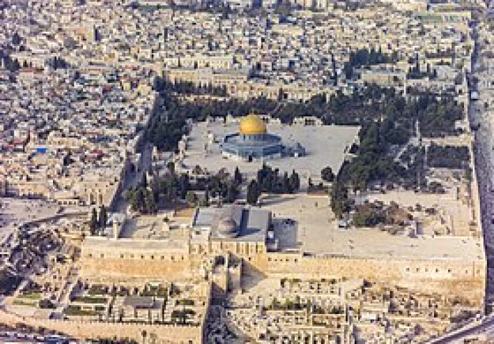من الذي بنى المسجد الاقصى ومتى تم بناؤه؟