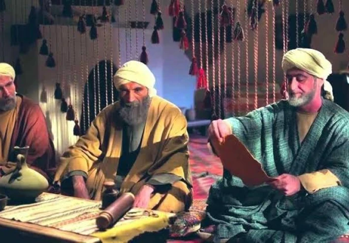 مات وحيدًا ودفن في بيته ورفضوا صلاة الجنازة عليه .. تعرف على محنة أول عالم مسلم فسر القرآن