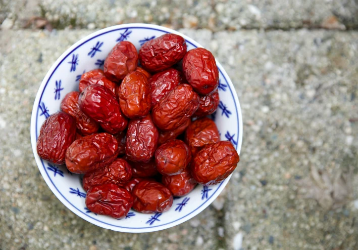 التمر: التنوع البيولوجي والكنوز الصحية؛ دليل شامل للفوائد وأشهر الأصناف