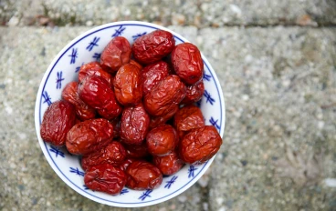 التمر: التنوع البيولوجي والكنوز الصحية؛ دليل شامل للفوائد وأشهر الأصناف