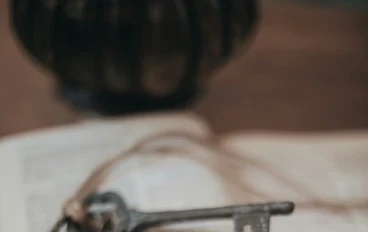 استراتيجيات تحديد الكلمات المفتاحية: الدليل المرجعي لتحسين ظهور المحتوى الرقمي