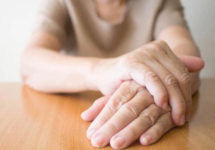 مرض باركنسون Parkinson's Disease : ما هو ؟ ، و ما هي أعرضه ؟